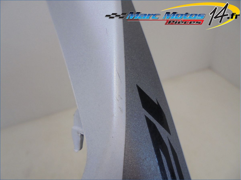 CACHE LATERAL DROIT APRILIA 125 TUONO 2022