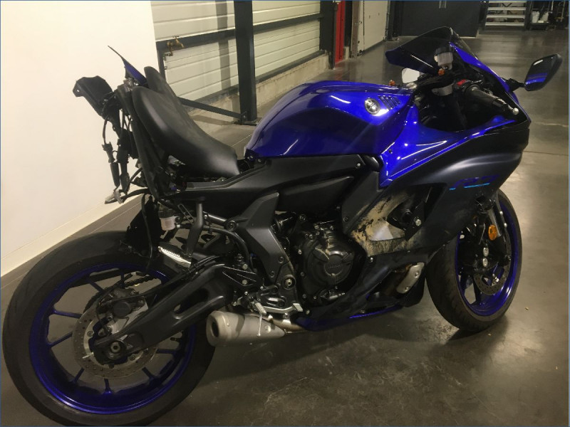 YAMAHA YZF-R7 