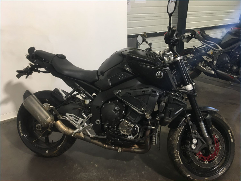 YAMAHA MT10 