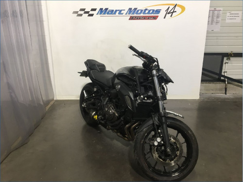 YAMAHA MT07 