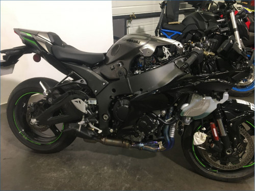 KAWASAKI ZX10R 