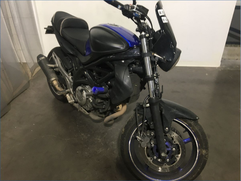 SUZUKI 650 GLADIUS 