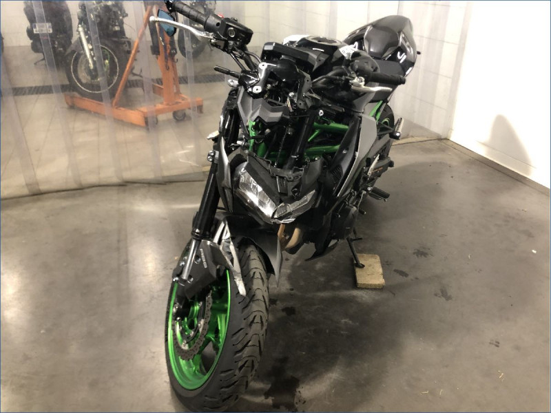 KAWASAKI Z900 