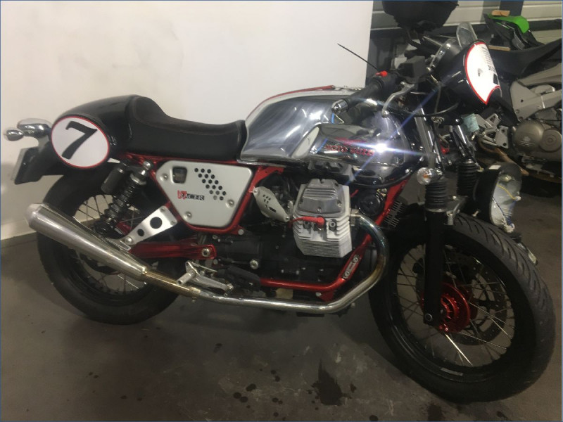 GUZZI V7 RACER 