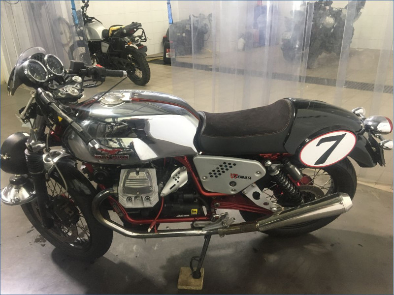 GUZZI V7 RACER 