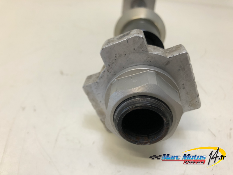 AXE DE ROUE ARRIERE KTM 890 DUKE 2023