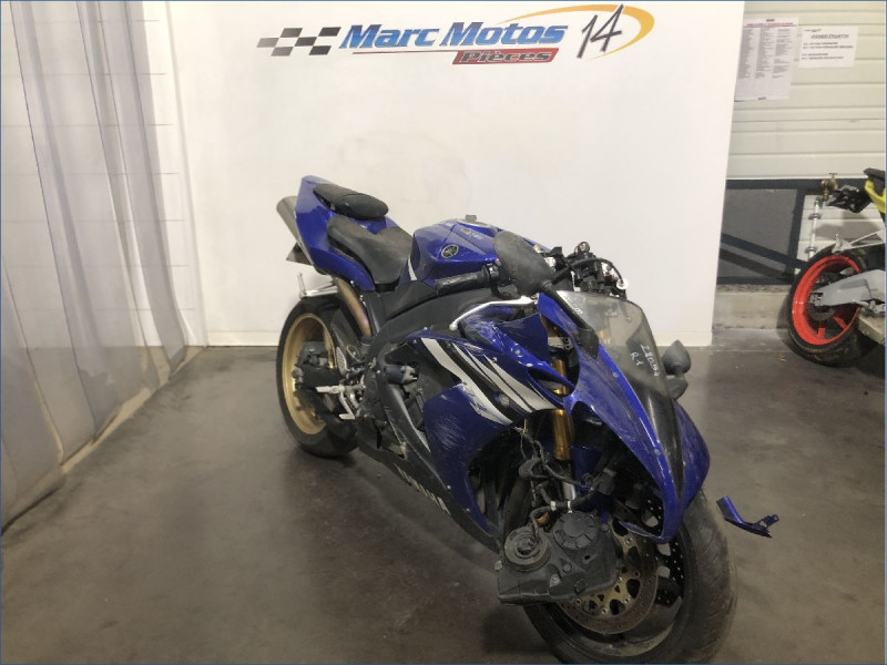 YAMAHA R1 