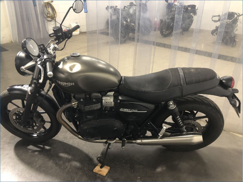 TRIUMPH 900 STREET TWIN 