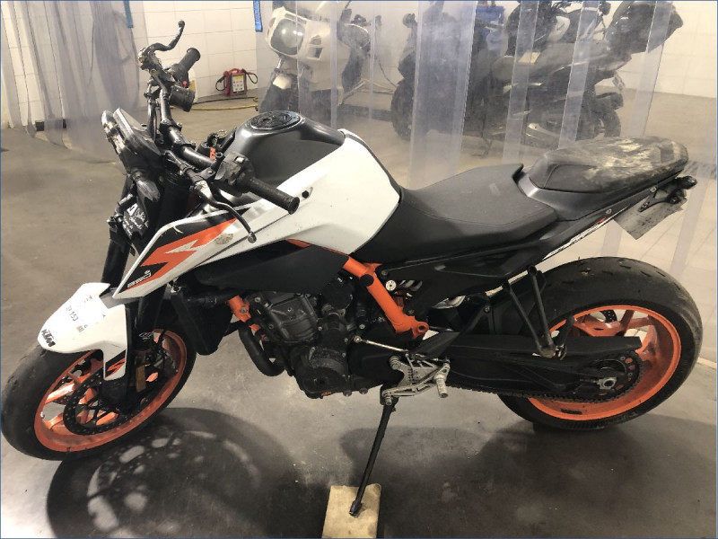 KTM 890 DUKE R