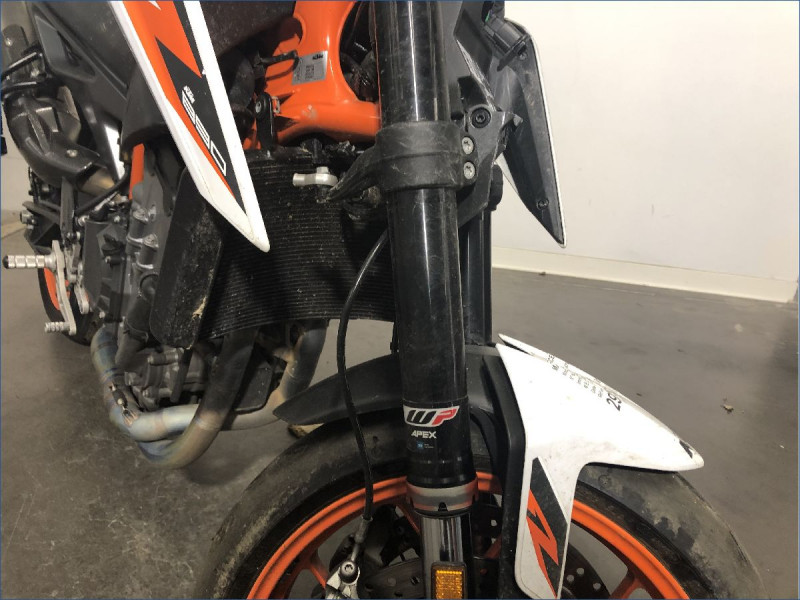 KTM 890 DUKE R