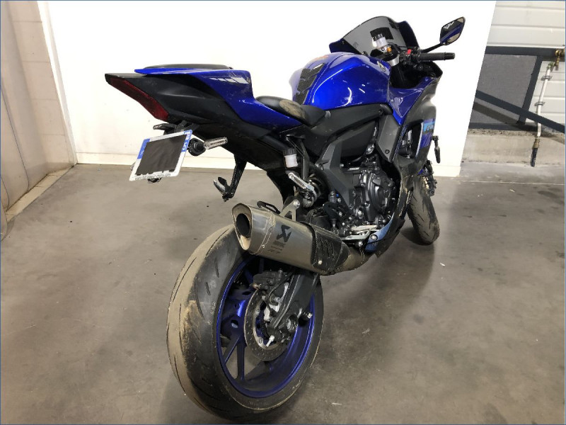 YAMAHA R7 